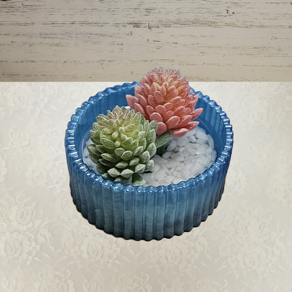 Planter – Resin with Succulants and White Stones