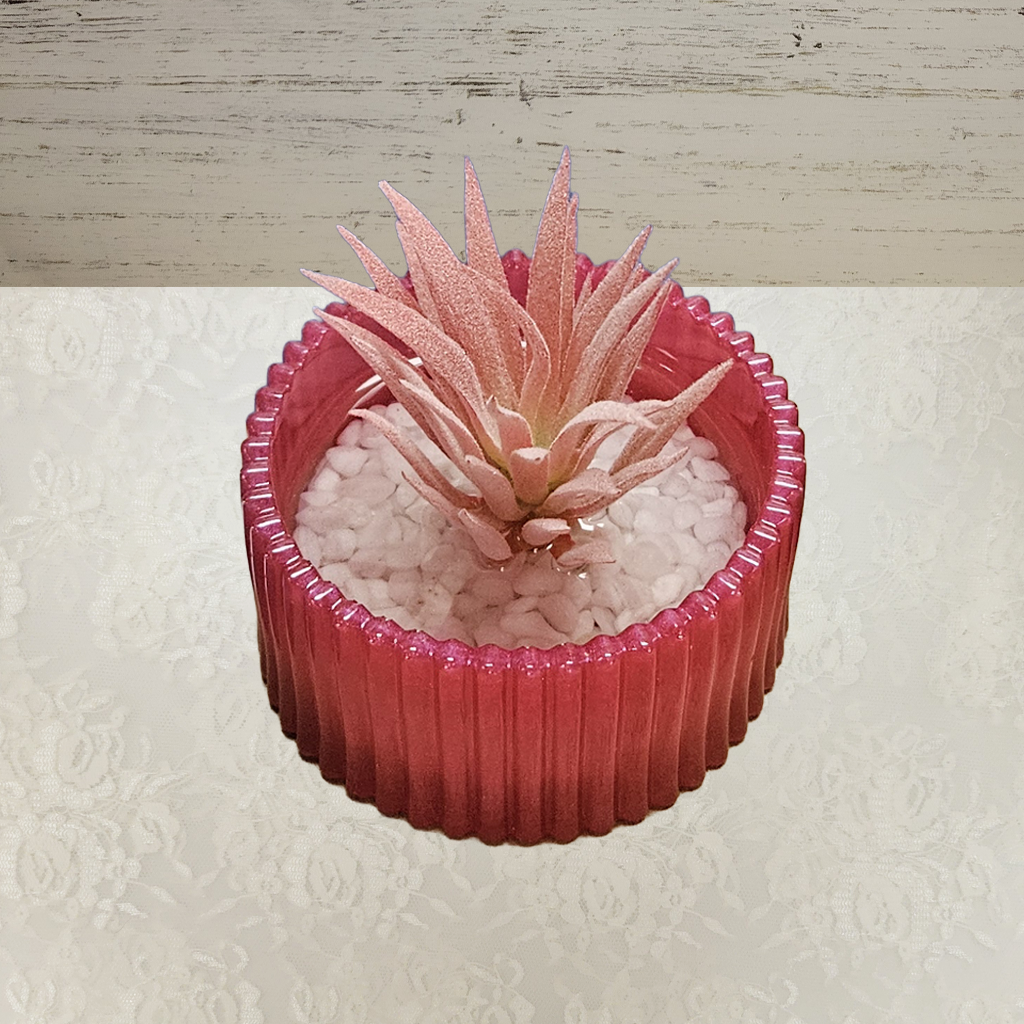 Planter – Resin with Succulants and White Stones