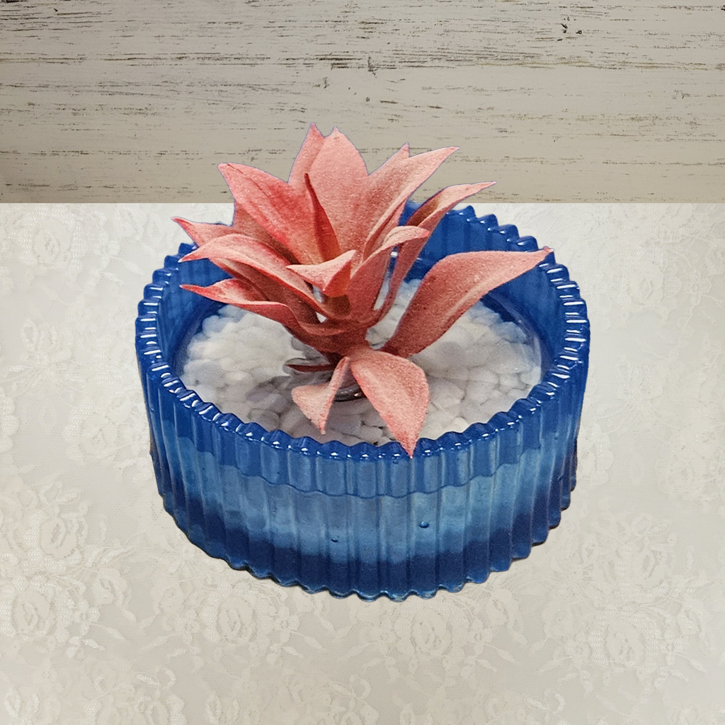 Planter – Resin with Succulants and White Stones