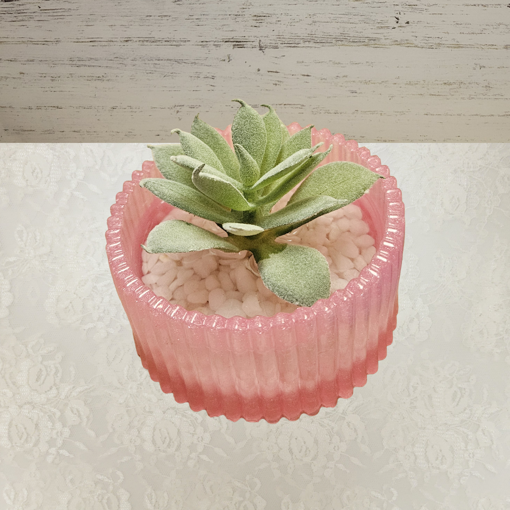 Planter – Resin with Succulants and White Stones