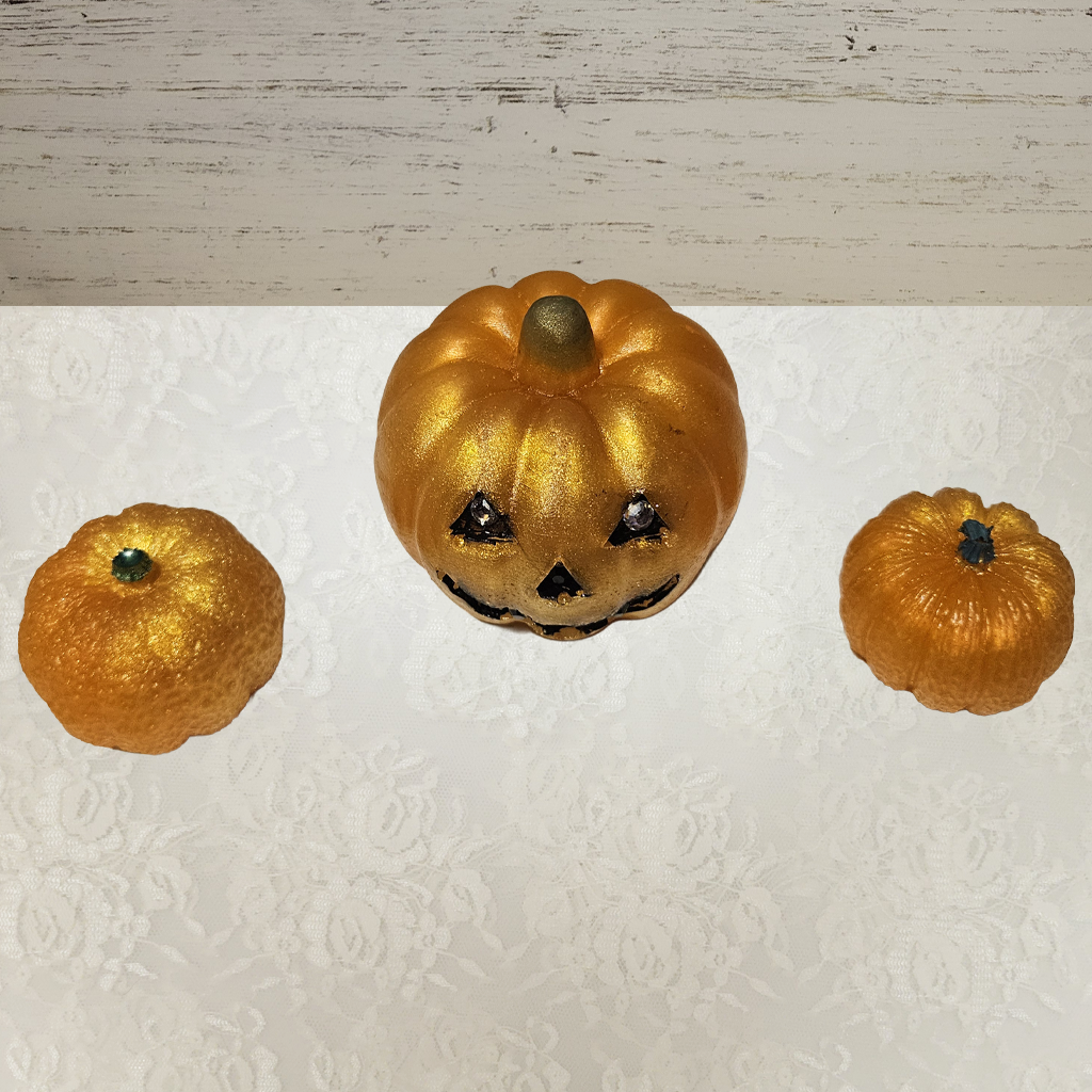 Pumpkins, medium and 3 small set